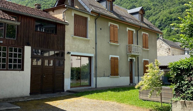 Wonderful detached house in centre of Luchon 200m from Gondola, private parking!