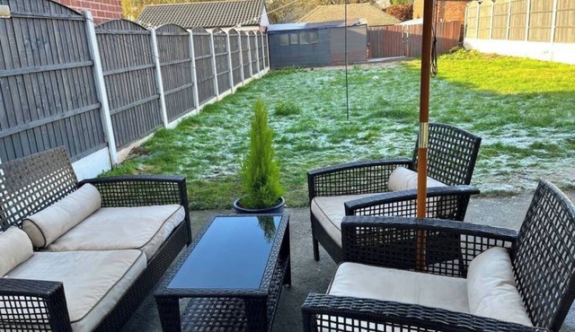 Wonderful Derby 5 Bedroom Home| Free Parking