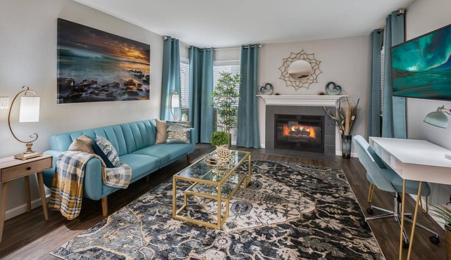 Wonderful Designer Apartment Home with King Bed