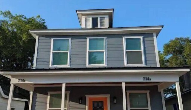 Wonderful Downtown Cottage - Big Backyard - Pet Friendly!