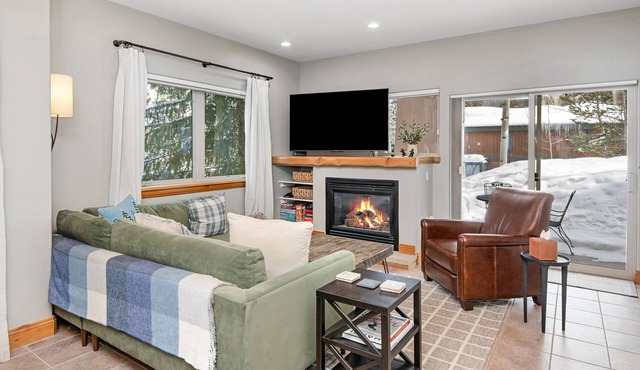 Wonderful East Vail Condo w/Stunning Views, Free Shuttle Access, Hot Tub