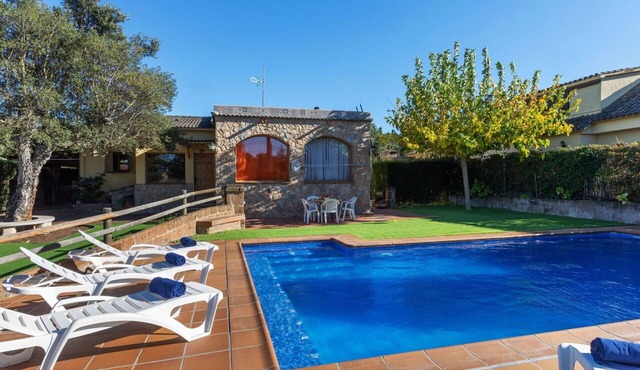 Wonderful private villa for 8 people with WIFI, private pool, TV and parking