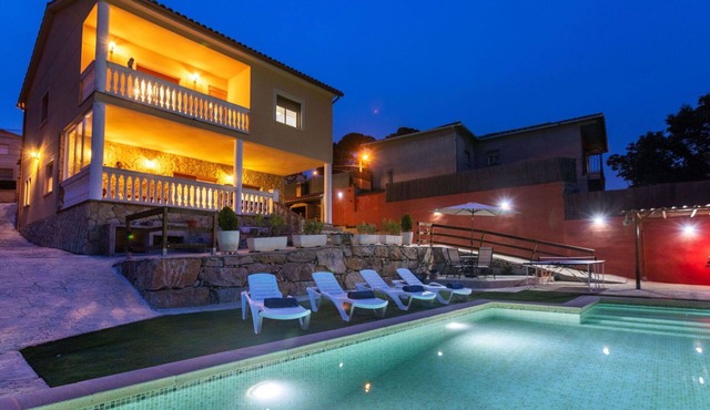Wonderful private villa for 8 people with WIFI, private pool, TV, patio, pets allowed and parking