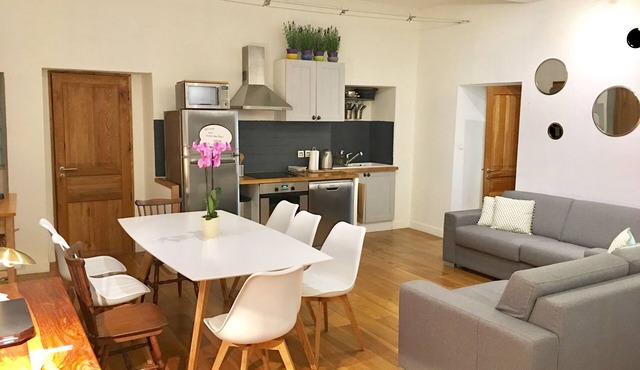 Wonderful flat on the pear!