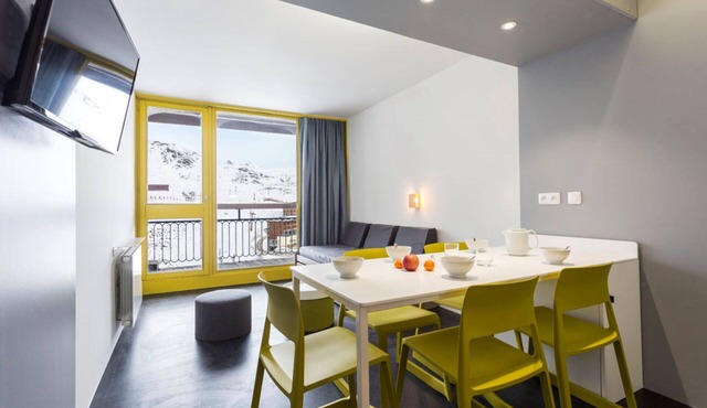 Wonderful Mountain View with Balcony 638