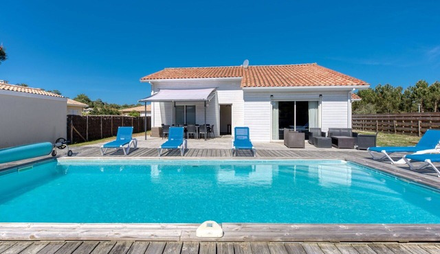 Wonderful private villa for 8 people with private pool, WIFI, TV, terrace and pets allowed