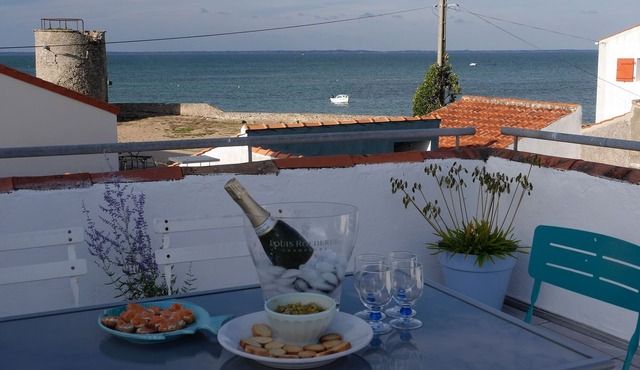 Wonderful stylish 3* Beach house just 30m from seashore, Noirmoutier, France