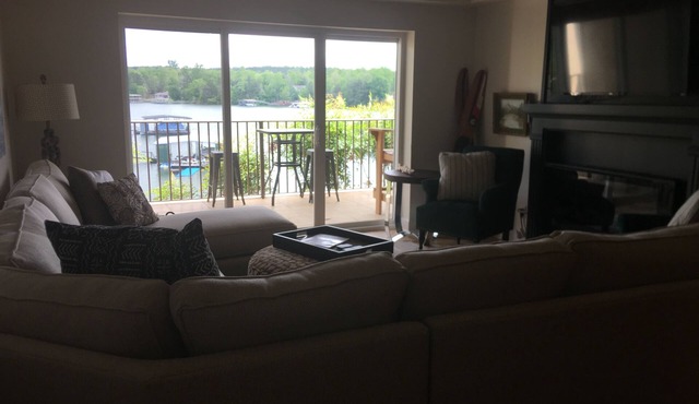 Wonderful ground floor condo at the beautiful Smith Lake.