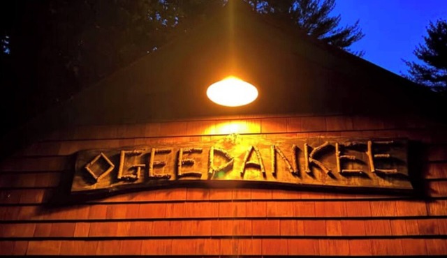 Wonderful historic 4-bedroom rustic "Ogeedankee" cabin with mountain views.