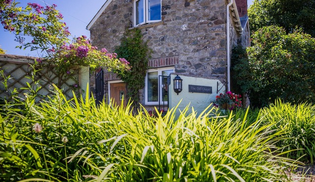 Wonderful holiday cottage, peaceful location with indoor heated swimming pool