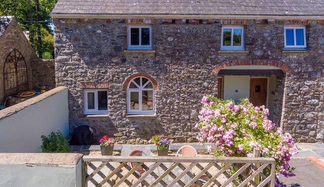 Wonderful holiday cottage, peaceful location with indoor heated swimming pool