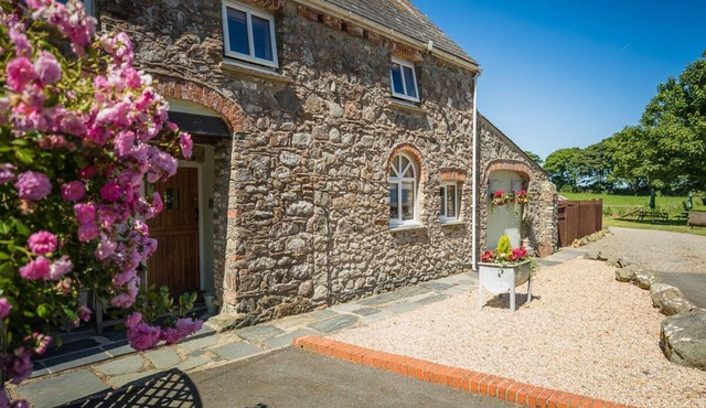 Wonderful holiday cottage, peaceful location with indoor heated swimming pool