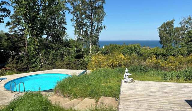 Wonderful holiday home with sea view