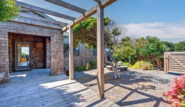 Wonderful Home Just Steps to the Bluff Trail