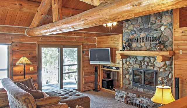 Wonderful Home on Sand Lake w/Expansive Porch!