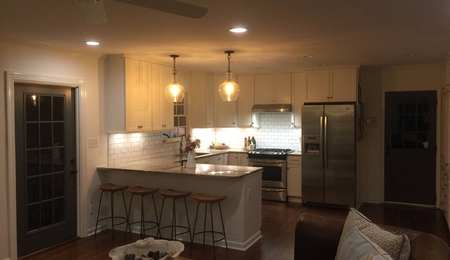 Wonderful Home/sleeps up to 10/3 miles from downtown