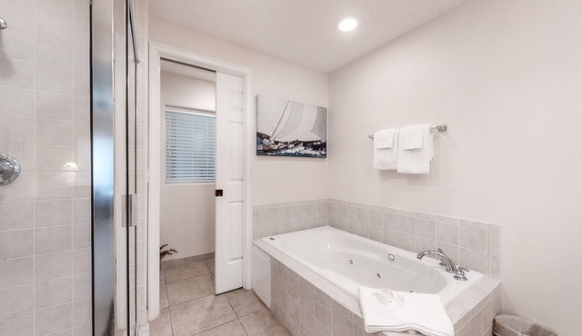 Wonderful Home Close to Beach w/Shared Pool, Free WiFi, Central AC, W/D