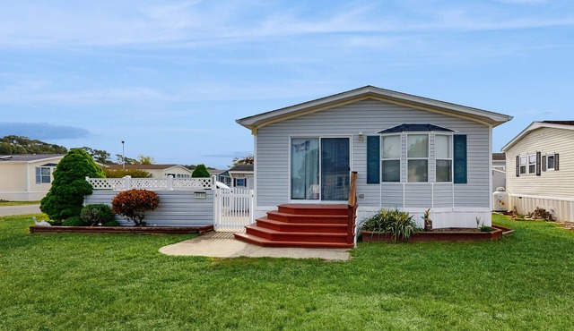 Wonderful Home w/Enclosed Backyard, Private Washer & Dryer + Shared Pool