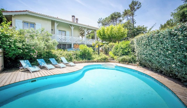 Wonderful house 500m from the beach with heated pool