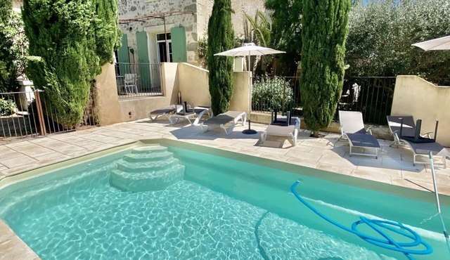 Wonderful house private pool in a protected green setting, close to everything