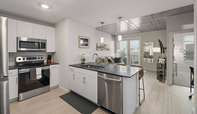 Wonderful King Downtown 2Bed 2Bath Downtown /Pool.