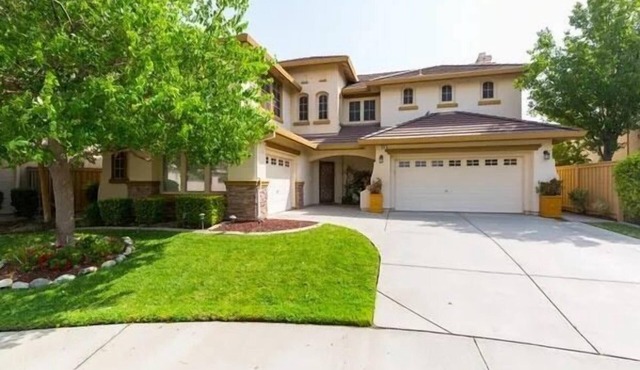 Wonderful Large Home very close to attractions! Newly painted exterior