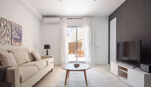 Wonderful Les Corts XBR w/Elevator & Washer, by Blueground