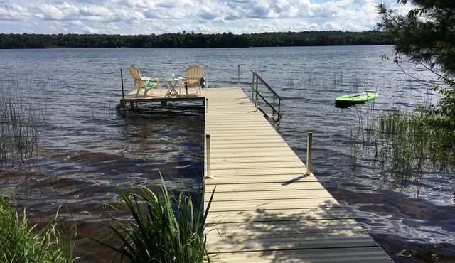 Wonderful log cabin on quiet, sandy-bottom Franklin Lake