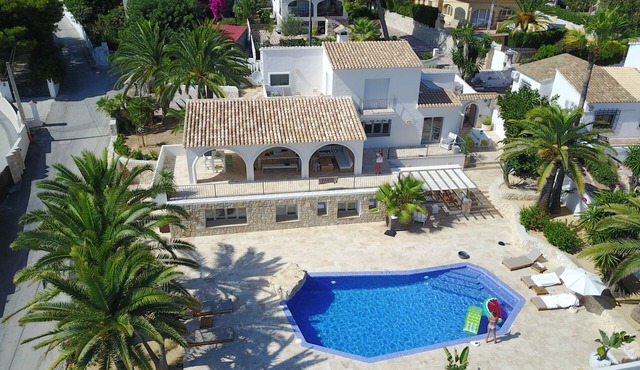 Wonderful luxury villa on the first line of the sea in Moraira with private pool