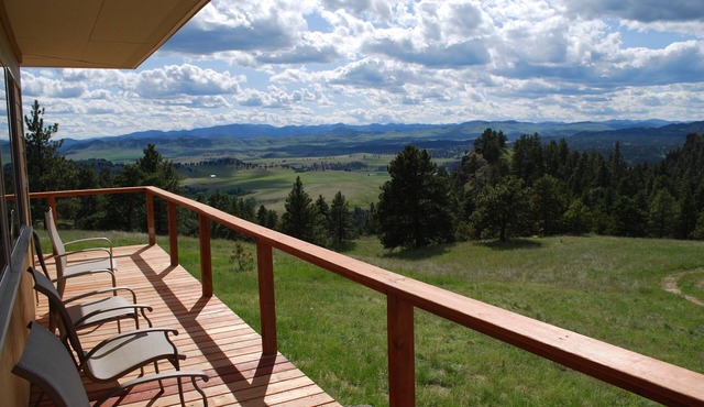 Wonderful mountain cabin minutes from some of finest fly fishing on the Missouri