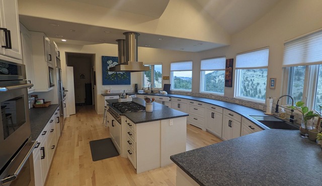 Wonderful Mountain home, 6min to Broadway