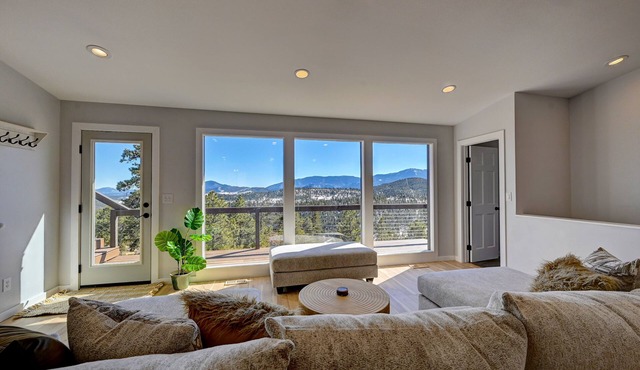 Wonderful Mountain Scenic Views with Freestanding Arcade