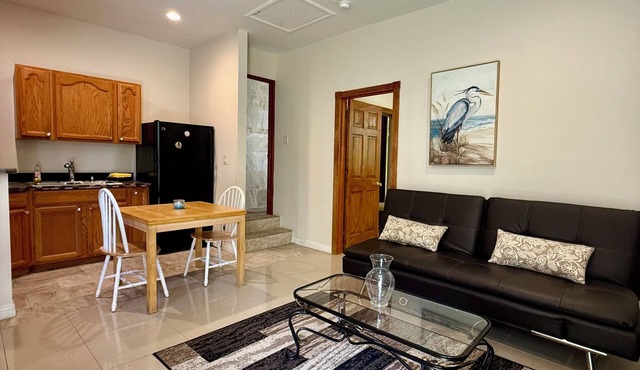 Wonderful new 1-bedroom house in delightful Los Angeles with AC high speed WiFi
