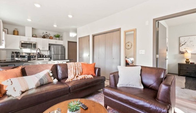 Wonderful New 2 Bed 2 Bath Near Perry Dist and DT!