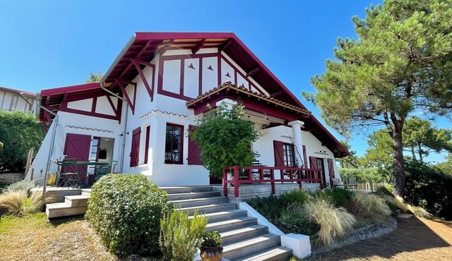 Wonderful newly renovated house with fantastic bay views