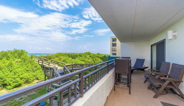 Wonderful oceanfront condo with Intercoastal Views!