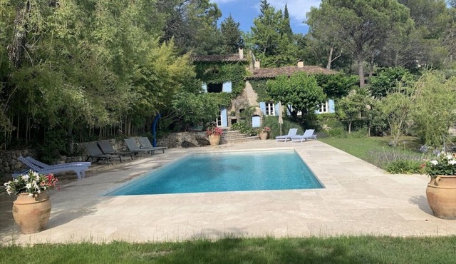 Wonderful old farmhouse 5 minutes from the medieval village of Seillans.