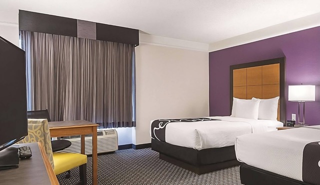Wonderful Place To Stay! Pet-friendly Unit Near Ontario Town Square!