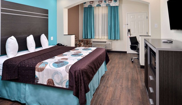 Wonderful Place To Stay! Near Tour 18 Golf Course and Golf Club of Houston!