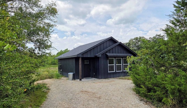 Wonderful Pondview Cottage in College Station