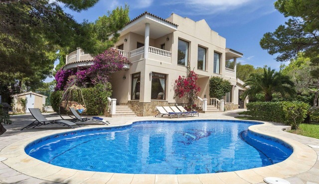 Wonderful private villa for 10 guests with WIFI, private pool, TV, patio and parking