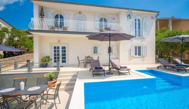 Wonderful private villa for 10 guests with WIFI, A/C, private pool, TV and terrace