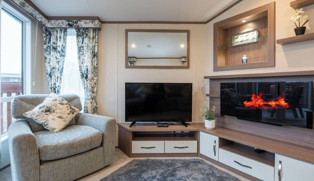 Wonderful private villa for 4 guests with hot tub, TV, patio and panoramic view