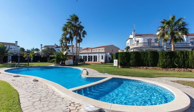 Wonderful private villa for 6 guests with A/C, WIFI, pool, TV and patio