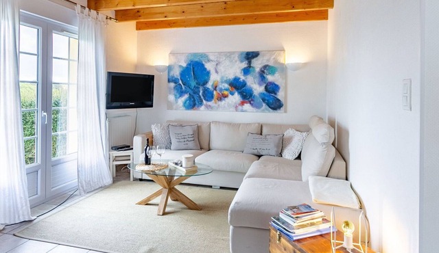 Wonderful private villa for 2 guests with WIFI, TV, patio, pets allowed and parking