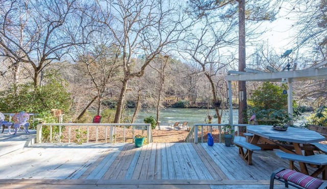 Wonderful Private Serene and Secluded Cottage with River frontage