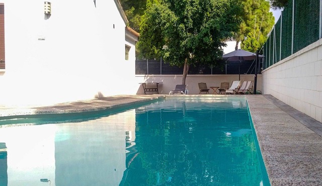 Wonderful private villa for 8 guests with private pool, WIFI, TV, terrace, pets allowed and park...