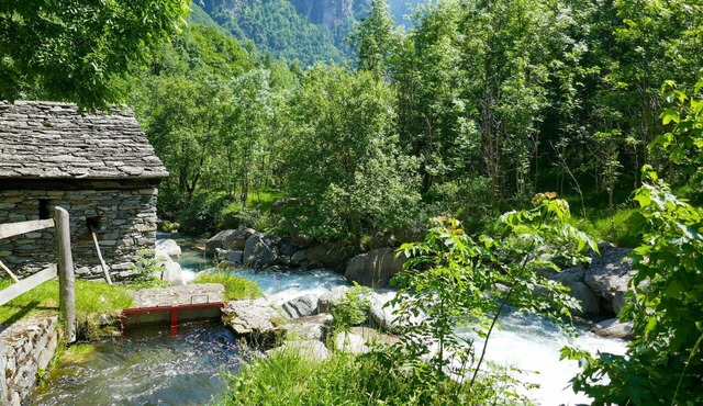 Wonderful private villa for 4 people with TV, patio, pets allowed and parking