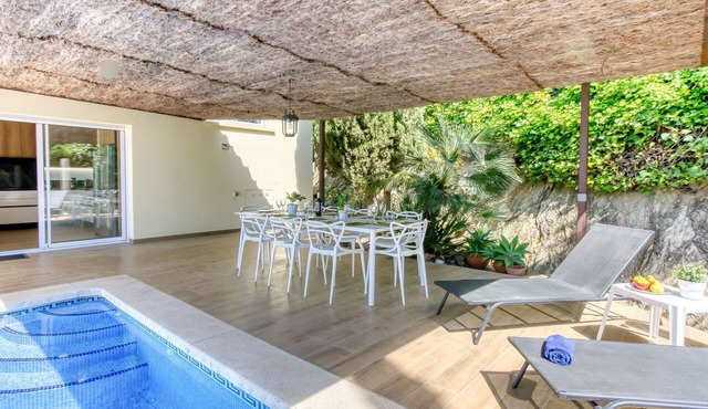 Wonderful private villa for 10 guests with A/C, WIFI, private pool, TV, terrace and parking