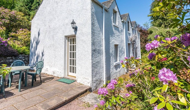 Wonderful private villa for 4 guests with WIFI, TV, pets allowed and parking